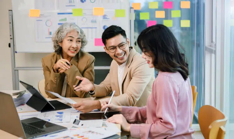 People in marketing meeting 